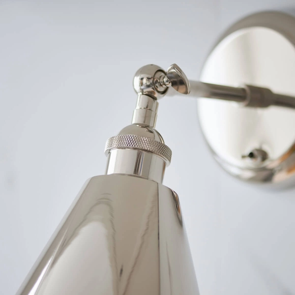 Regulowana lampa ścienna L&-198716 Light& metalowa srebrna