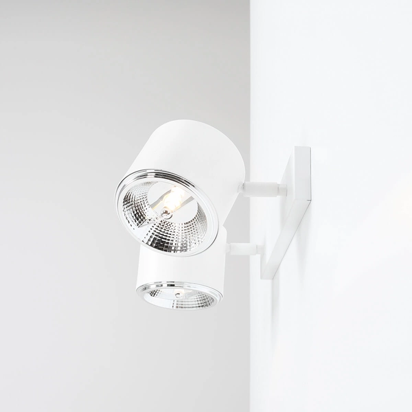 Regulowany naścienny kinkiet Bot 1046D do sypialni tubki białe