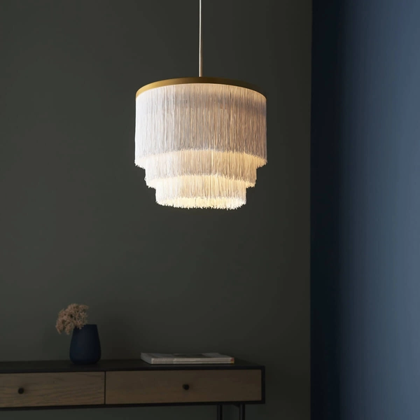 Wisząca lampa boho L&-191551 Light& tkaninowa frędzle białe mosiądz