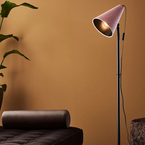 Podłogowa lampa metalowa CILLA 107928 Markslojd stożkowy klosz różowy czarna
