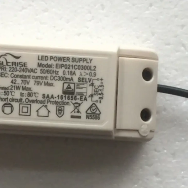 Podłużne zasilanie ledowe do lamp 18300 13-18x1W 230V biały