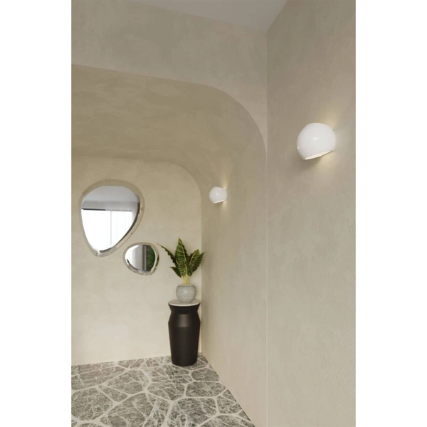 Biała lampa ścienna SL.1026 kulisty kinkiet do przedpokoju