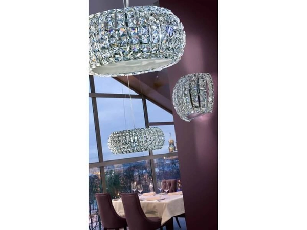 Pałacowa lampa wisząca Sophia nad stolik do salonu chrom