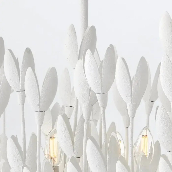 Żyrandol do salonu Flora QN-FLORA10-WHT kwiaty na łańcuchu biały