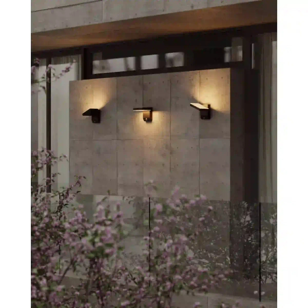Elewacyjna lampa z czujnikiem ruchu LADIS czarna W0471 LED 20W 3000K IP65 nad garaż
