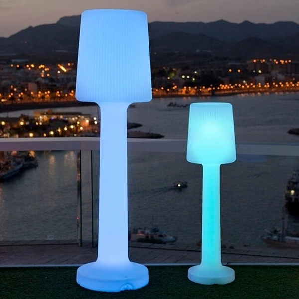 Nowoczesna lampa stojąca Carmen LUMCR165WLNW King Home IP54 na taras biała