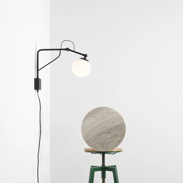 Czarna lampa ścienna Soho 1105C1_M Aldex regulowana kula szklana salonowa