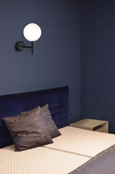 Kinkiet ścienny do przedpokoju Faro K-4884 Kaja kula szklana biała czarna