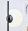 Salonowa lampa podłogowa Dione loft kula biała czarna