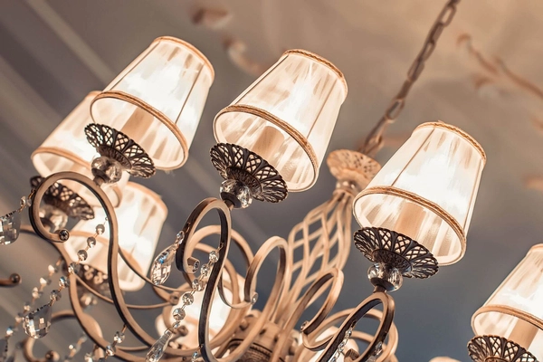 Pałacowa lampa wisząca Grace ARM247-10-G crystal biała