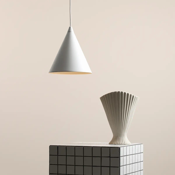 Stożkowa lampa wisząca FORM 1108G nad stół metalowa biała