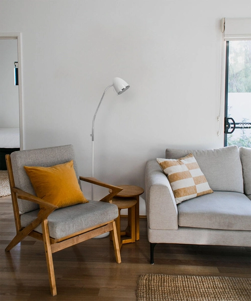 Podłogowa lampa Kajtek K-MT-201 z reflektorkiem biała