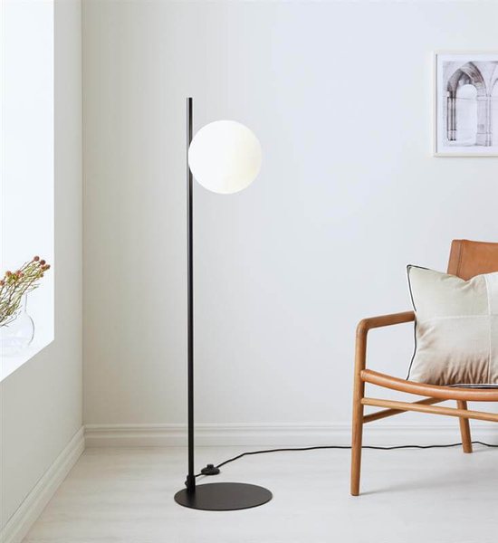 Salonowa lampa podłogowa Dione loft kula biała czarna