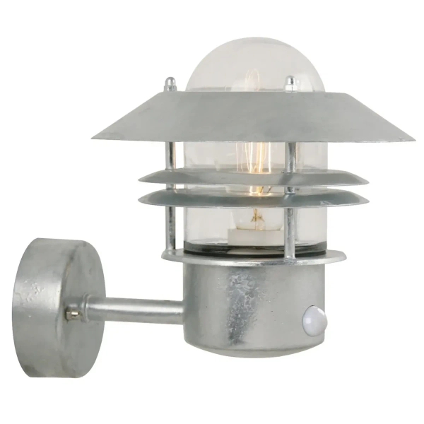 Lampa elewacyjna retro Blokhus 25031031 IP54 z czujnikiem srebrny