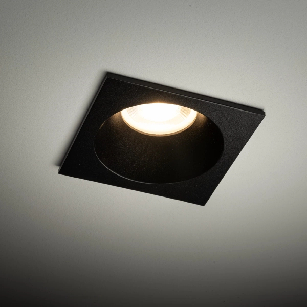 Łazienkowy downlight sufitowy Prisma 10581 kwadratowy IP65 czarny