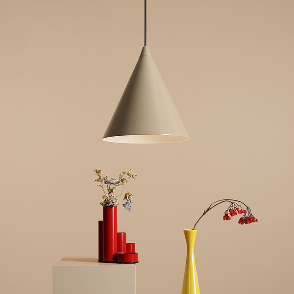 Stożkowa lampa wisząca Form 1108G17 Aldex nad wyspę kuchenną beżowa