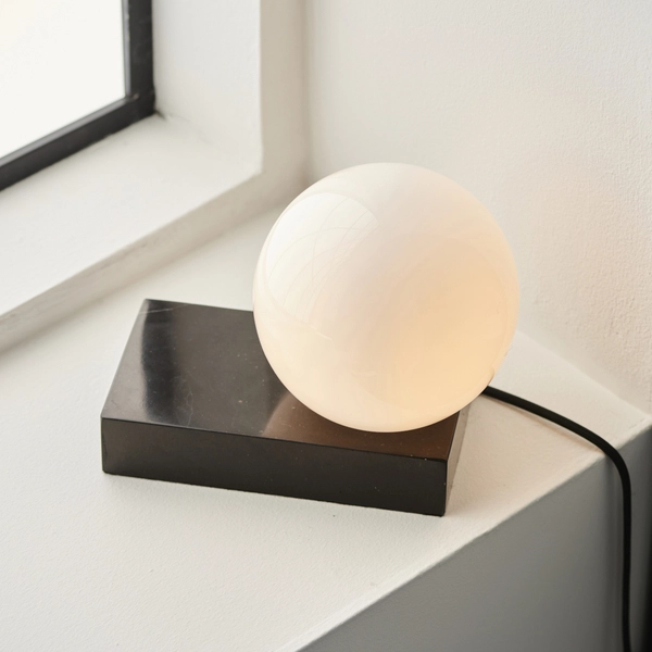 Stołowa lampa marmur Zeus L&-193866 Light& minimalistyczna kula czarna OUTLET