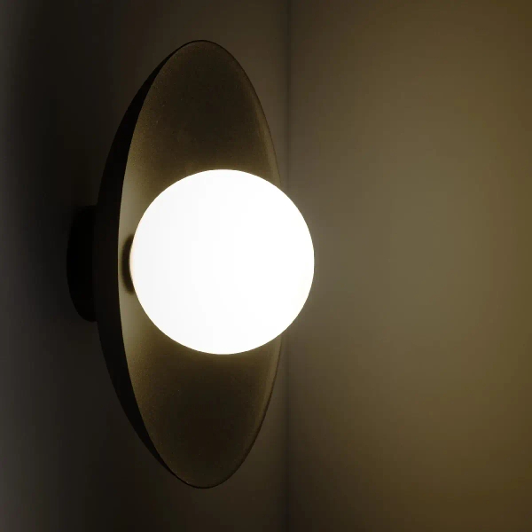 Lampa ścienna do jadalni Slate 10934 mleczna kula tarcza czarny