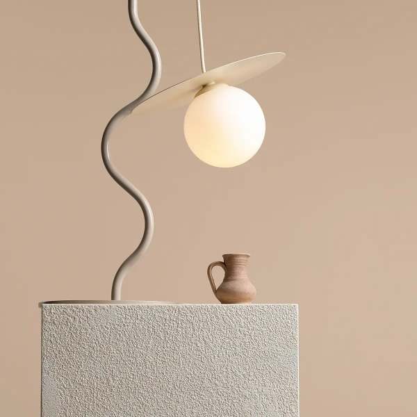 Zwisająca lampa do salonu LOOP 1125G9_S Aldex szklana kula kremowy