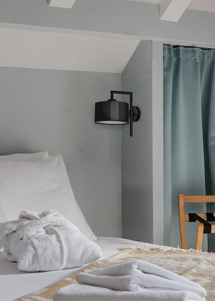 Lampa ścienna Simone K-4324 materiałowa do sypialni czarna