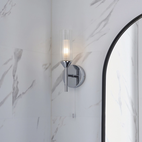 Kinkiet z włącznikiem L&-197171 Light& szklana tuba IP44 chrom