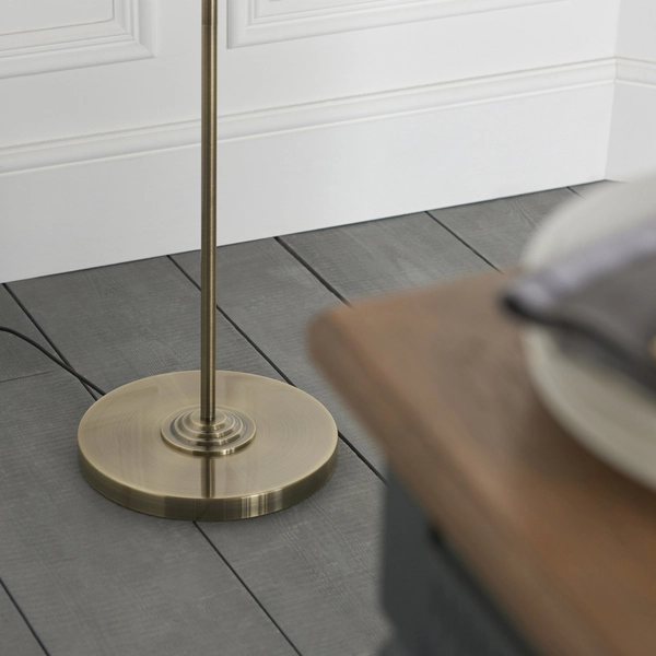 Podłogowa lampa Highclere 98935 Endon do salonu biały mosiądz