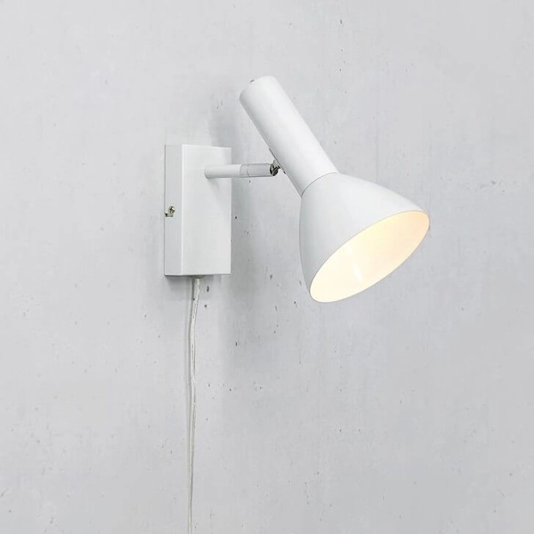 Regulowana lampa ścienna Metro 108689 Markslojd do czytana biały