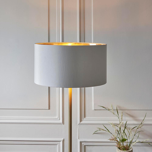 Tkaninowa lampa stojąca Highclere 112571 do salonu biała mosiądz