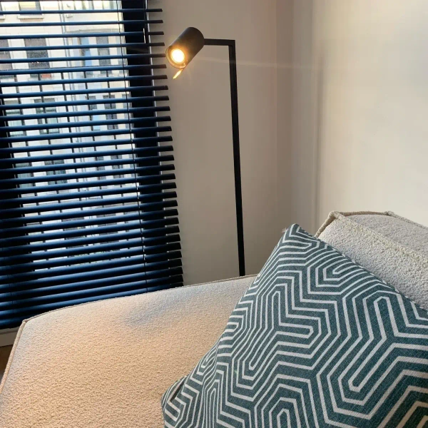 Stojąca lampa salonowa Lesley 03725/01/30 Lucide tuba metalowa czarna