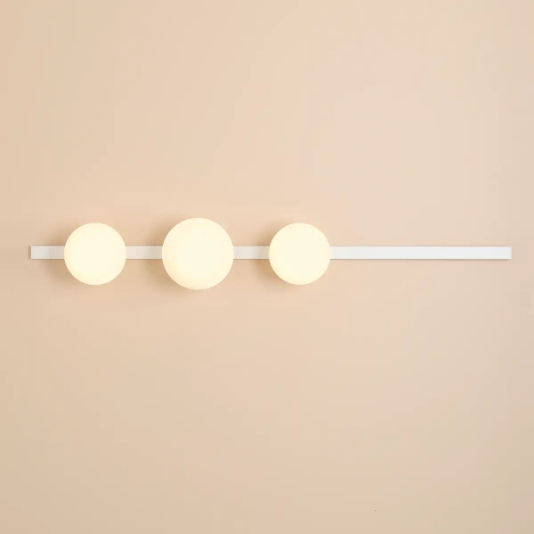 Potrójna lampa ścienna GARDA 1099Y kulista do salonu biała