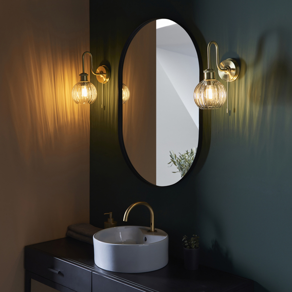 Lampa ścienna szklana kula L&-195507 Light& do czytania IP44 mosiądz