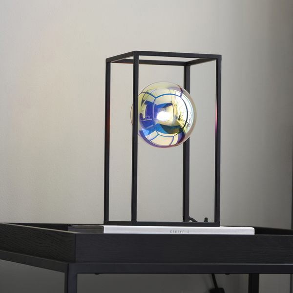 Futurystyczna lampa stołowa kula L&-197137 Light& klatka czarna