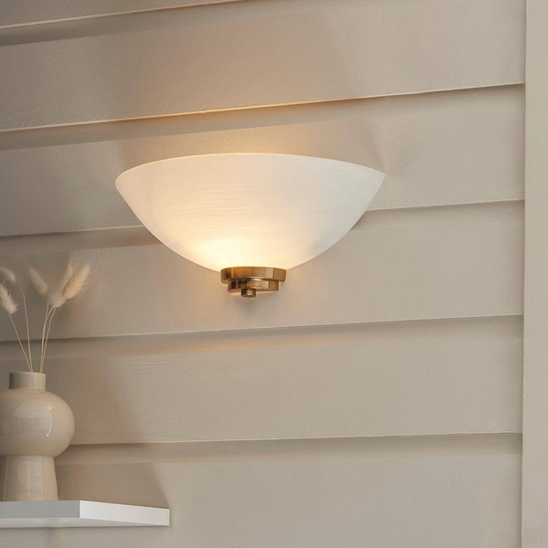 Lampa ścienna półokrągła Welles 112439 szklana biała mosiądz