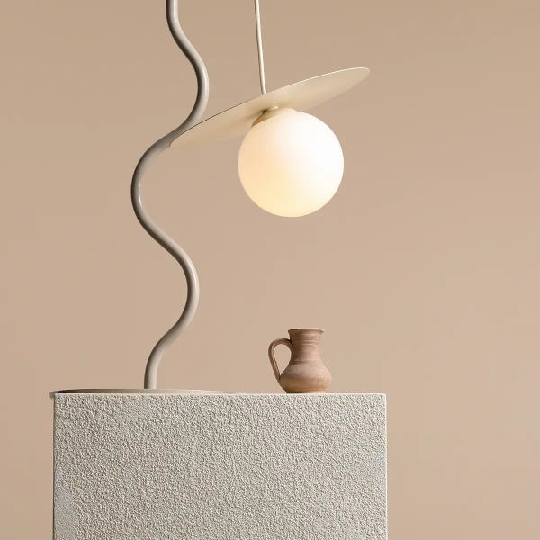 Zwisająca lampa do salonu LOOP 1125G9_S Aldex szklana kula kremowy