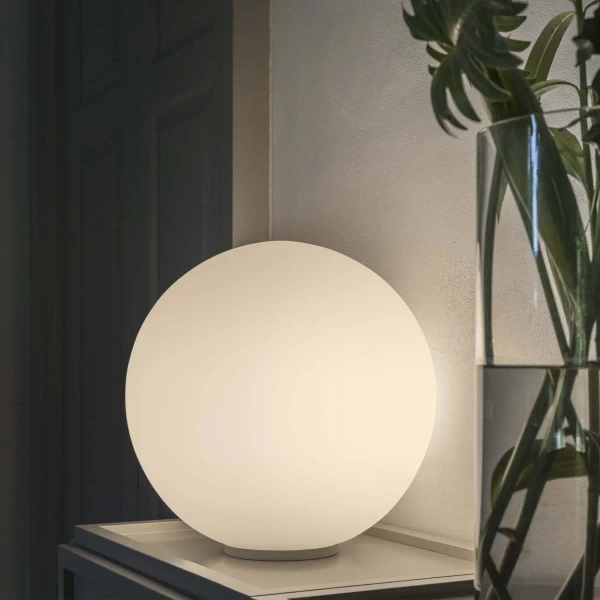 Kulista lampa stołowa Mapa biała szklana 1xE27 42W okrągła kula ball do salonu 9131