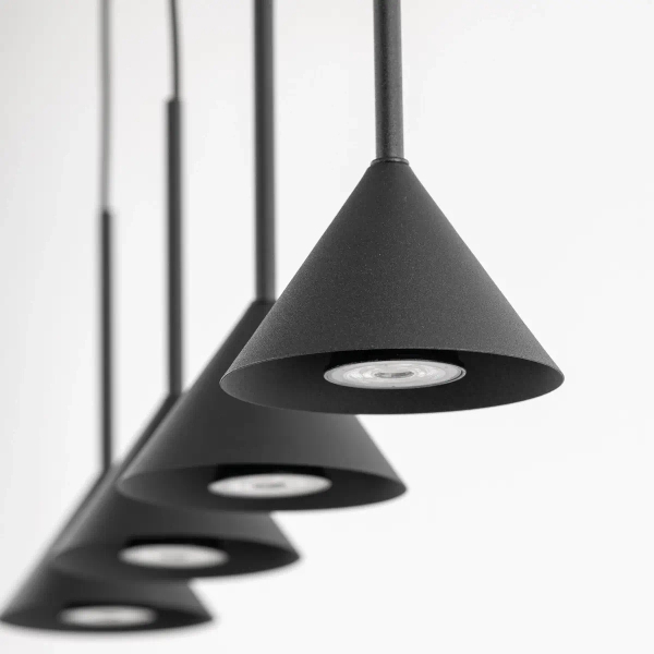 Trójkątna lampa wisząca CONO 10305 na listwie do salonu czarny