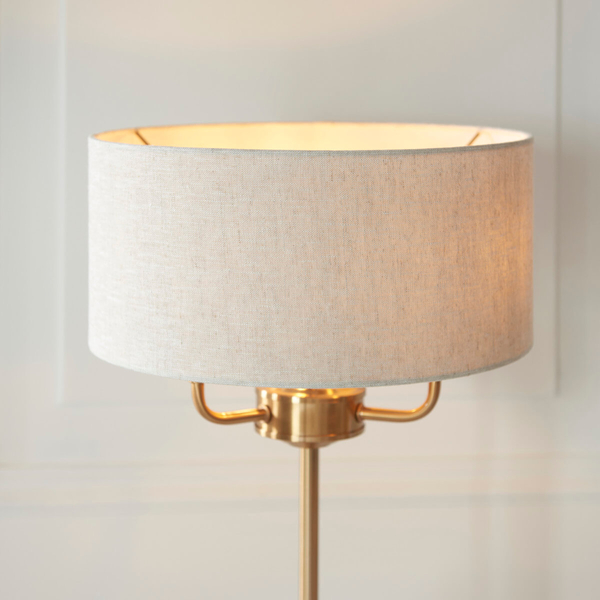 Stołowa lampka z abażurem Highclere 110721 mosiądz beżowy