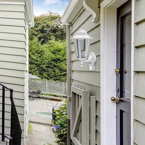 Elewacyjna lampa do ogrodu VELENCE 8216 z czujnikiem ruchu IP43 biała