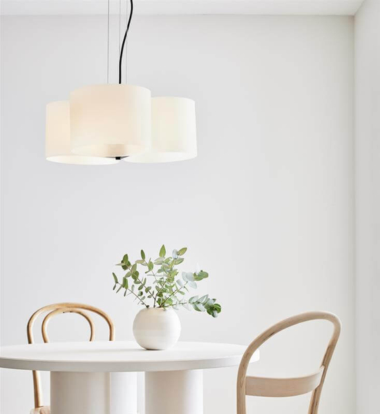Szklana lampa wisząca Outro nowoczesna nad łóżko biała