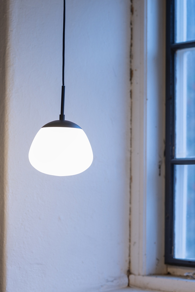 Lampa wisząca do salonu Rise 108547 Markslojd szklana biała czarna