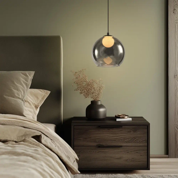 Lampa szklana wisząca nad wyspę Brin 31-38333 ball do sypialni przydymiona