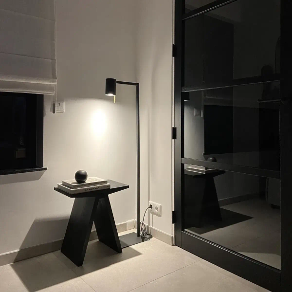 Stojąca lampa salonowa Lesley 03725/01/30 Lucide tuba metalowa czarna