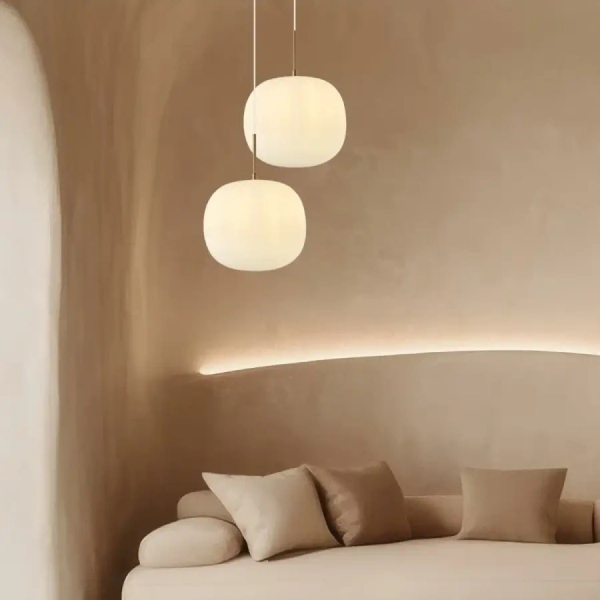 Okrągła wisząca lampa 20124 szklana kulista biały mosiądz