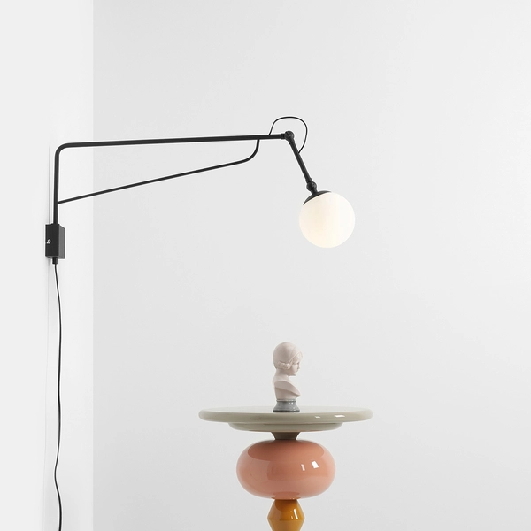 Szklany kinkiet Soho 1105C1_D Aldex czarna regulowana kula nad lustro