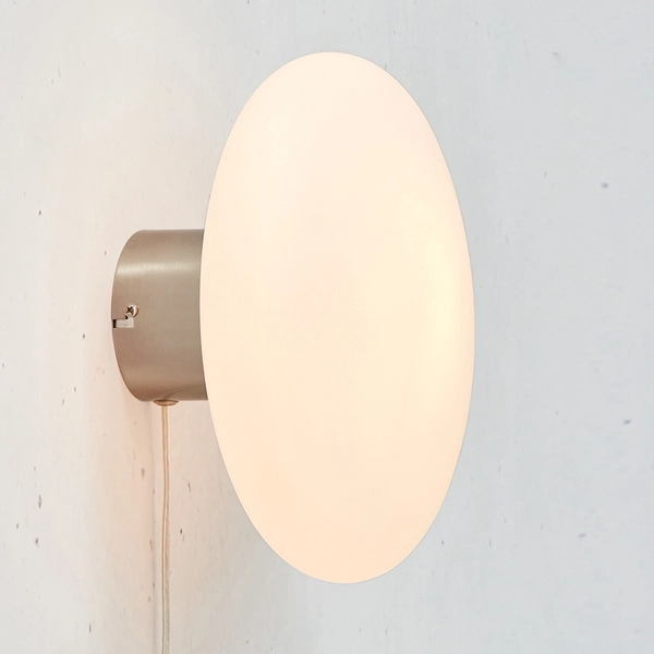 Lampa ścienna Locus 108538 Markslojd owalna do salonu szklana biała