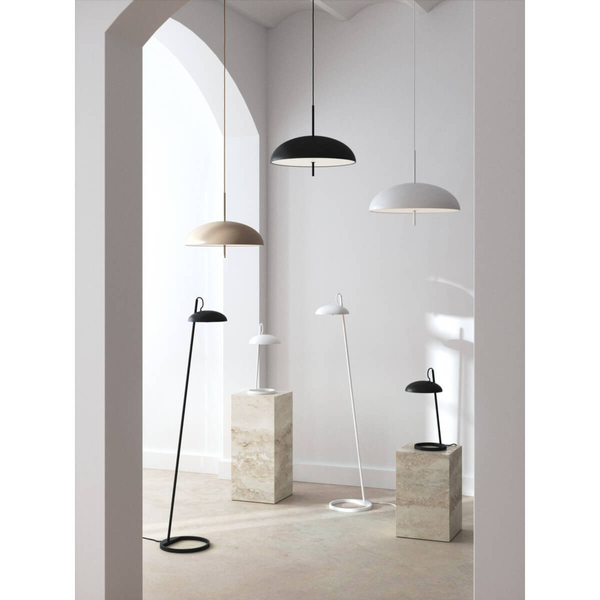 Stołowa lampka z wtyczką Versale 2220075003 metalowa czarny