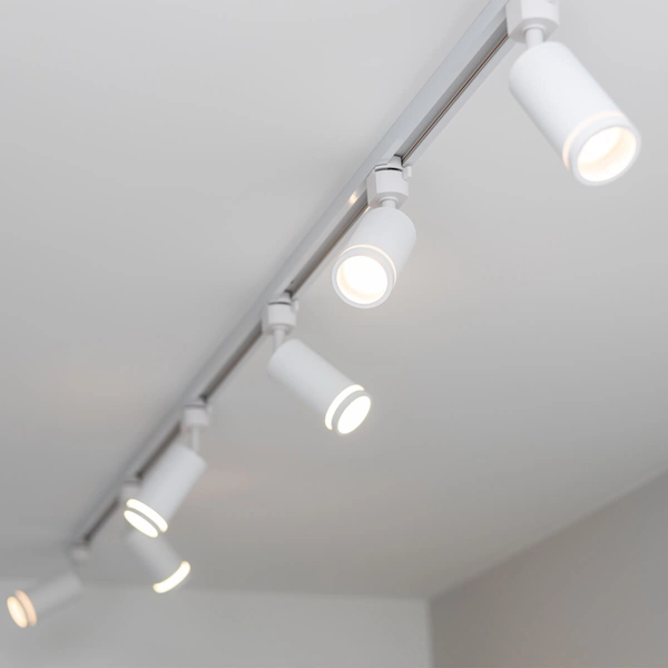 Jednofazowa lampa szynowa Tracer 6898 regulowana tuba biała