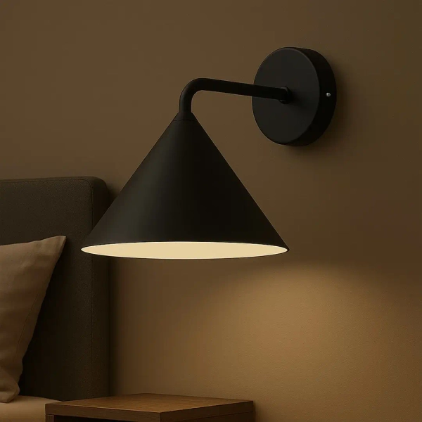 Naścienny kinkiet do salonu Capital MLP2480 nad szafke stożek czarny