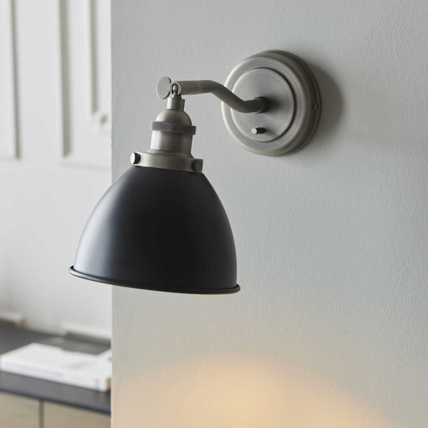Metalowa lampa ścienna Franklin 98751 Endon do gabinetu cyna czarna