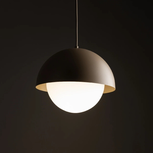Wisząca lampa do salonu Bono Sabia mleczna kula beżowy